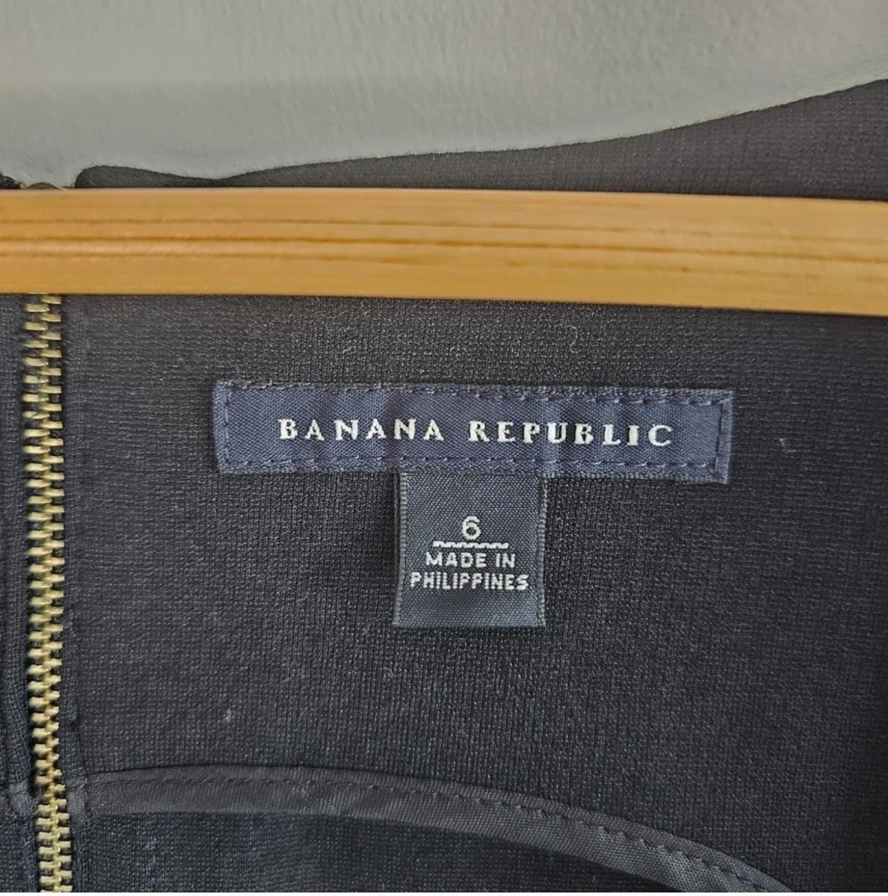 Banana Republic step into